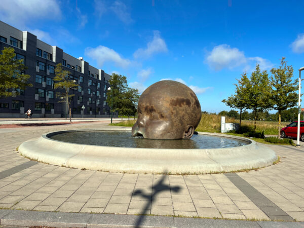 Skulptur "&child" in Malmö