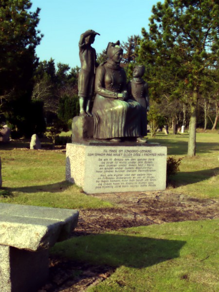 Das Denkmal an den Gedenksteinen für die verschollenen Seeleute